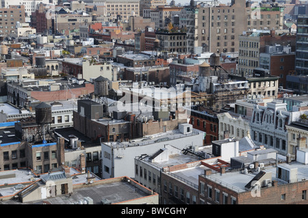 Manhattan, Blick nach Norden von der Canal Street über die Dächer von SoHo und Greenwich Village. Stockfoto