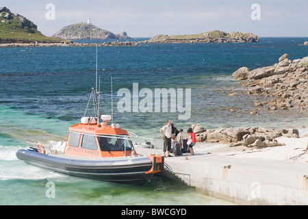 Passagiere aussteigen aus dem Start Pegasus am St.-Martins Unterstadt Kai Scilly-Inseln Stockfoto