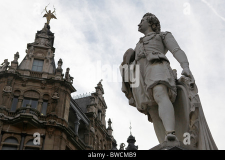 Statue des Künstlers Antoon van Dyck (1599-1641) auf der Meir in Antwerpen, Belgien. Stockfoto