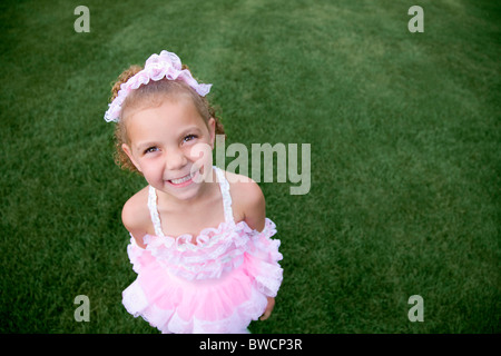 USA, Illinois, Metamora, Porträt von Mädchen (6-7) in Hallloween Kostüm Stockfoto