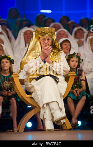 Erzdruide von Gorsedd Barden auf der Bühne während einer Zeremonie in der National Eisteddfod of Wales jährliche walisische Kulturfestival Stockfoto