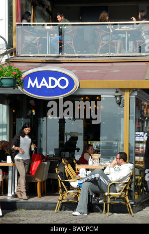 ISTANBUL, TÜRKEI. Ein Café in Ortaköy, Besiktas Bezirk. 2010. Stockfoto