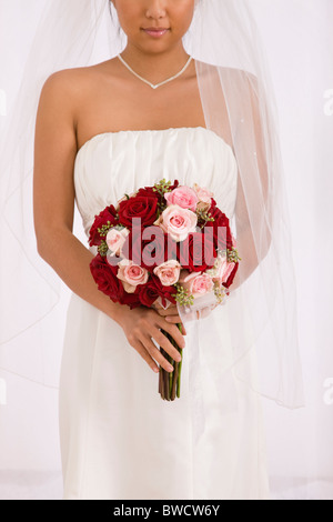 USA, Illinois, Metamora, Braut Holding bouquet Stockfoto