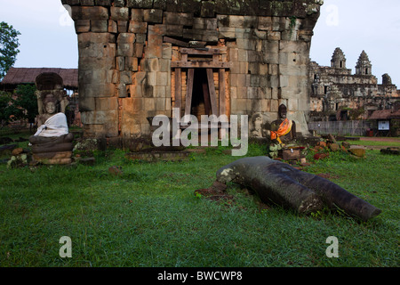 Phnom Bakheng aus dem späten 9. und frühen 10. Jahrhundert, Angkor, UNESCO-Weltkulturerbe, Kambodscha, Indochina, Südmarokko Stockfoto