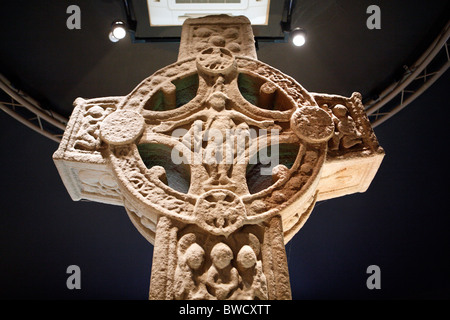 Hohes Kreuz (9 Jh.), Museum, Clonmacnoise, Grafschaft Offaly, Irland Stockfoto