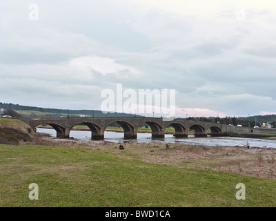 Sieben gewölbte Brücke über dem Fluß Deveron zwischen Banff und Macduff abgeschlossen 1799 Macduff, Aberdeenshire, Schottland, Vereinigtes Königreich Stockfoto