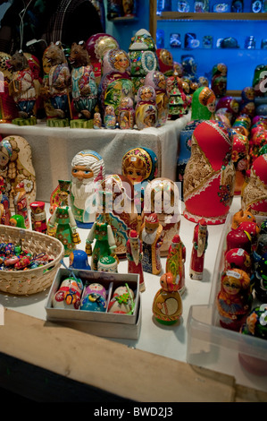 Paris, Frankreich, Weihnachts-Shopping, Russische Puppen, am traditionellen Weihnachtsmarkt auf Champs Elysees Stockfoto