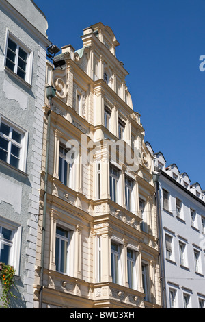 TYPISCHE HÄUSER, MAXIMILIAN STRAßE, AUGSBURG, BAYERN, DEUTSCHLAND Stockfoto