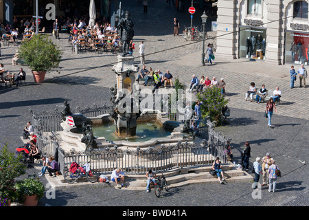 AUGUSTUS-BRUNNEN AM RATHAUS PLATZ, AUGSBURG, BAYERN, DEUTSCHLAND Stockfoto