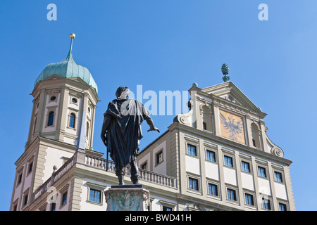 ABBILDUNG AUF EINEM BRUNNEN, AUGUSTUS-BRUNNEN VOR DEM RATHAUS, AUGSBURG, BAYERN, DEUTSCHLAND Stockfoto