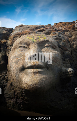 Shiva in den Felsen, kleine Vagator Beach Goa, Indien. Stockfoto