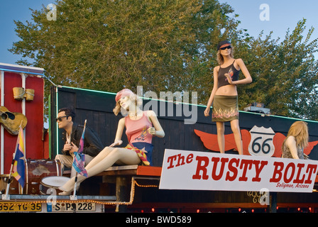 Mannequin Display im Souvenirladen rostige Schraube auf der Route 66, Seligman, Arizona, USA Stockfoto