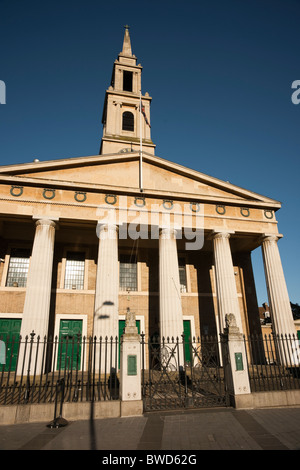 St. Johann Kirche, Waterloo, London, gegen tiefblauen cky Stockfoto