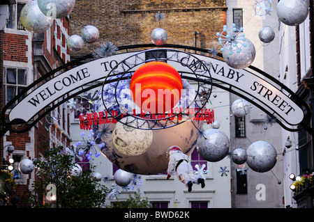 Willkommen Sie im Carnaby Street Zeichen und Weihnachtsschmuck, Carnaby Street, London, England, UK Stockfoto