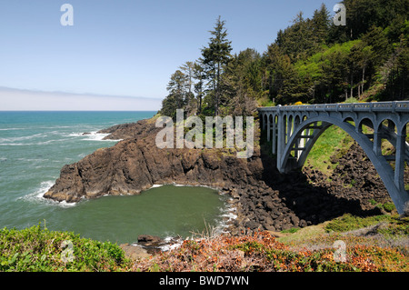 Rocky Creek Bridge oder Ben Jones Bridge, Otter Crest central Oregon Coast Pacific Northwest USA südlich von Cape foulweather Stockfoto