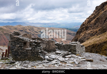 Stillgelegte mine Gebäude auf Schiefer abbauen, Coniston Greis, Lake District, Cumbria, UK Stockfoto