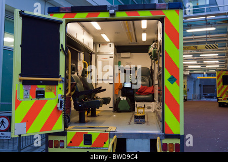 London Krankenwagen - Collage Universitätsklinikum (UCH) - London Stockfoto