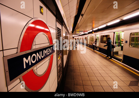 Denkmal u-Bahn Station, London, England, UK Stockfoto