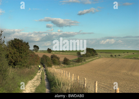 Radfahrer auf der South Downs Way in der Nähe von Chantry zwischen Washington und Amberley in West Sussex. Stockfoto