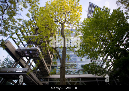 Stahl und Glas außen der Fondation Cartier von Jean Nouvel entworfen Stockfoto