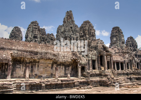 Dramatic Bayon Tempel voller Stein Lächeln, Kambodscha Stockfoto