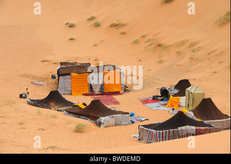 Beduinen-Camp in den Dünen im Erg Chebbi Wüste, Marokko Stockfoto