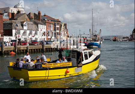 Angelboot/Fischerboot malerischen Weymouth Hafen verlassen Stockfoto