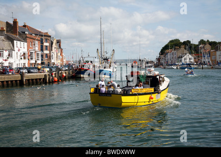 Angelboot/Fischerboot malerischen Weymouth Hafen verlassen Stockfoto