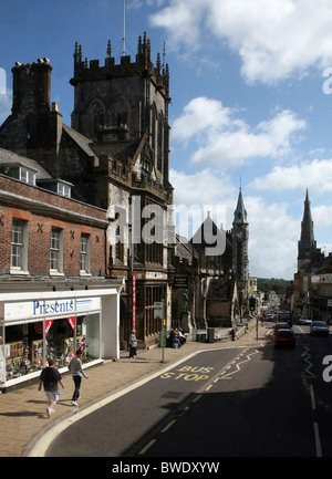 Dorchester - Blick nach Osten hoch West Straße Ansicht zeigt Dorchester Museum, St.-Peter Kirche und The Corn Exchange Stockfoto