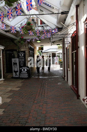 Trinity Street Eingang Antilope zu Fuß ein attraktives arcade zu Südstraße, Dorchester der Haupteinkaufsstraße Stockfoto