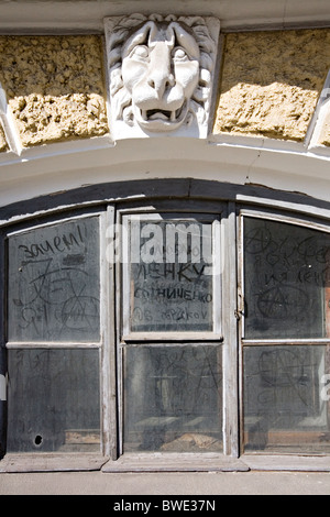 Über alte schmutzige Mauer, urban hip Hop Graffiti Hintergrund graue