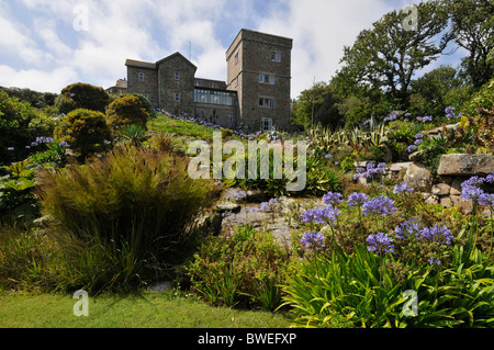 Tresco Abbey und [Teil der berühmten Gärten auf der Insel Tresco, Isles of Scilly, England, Englisch, Sommer Stockfoto