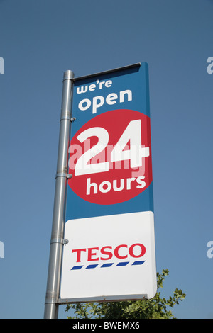 Tesco 24 Stunde Zeichen Stockfoto