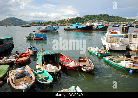 Chinesische Fischerboote, Cheung Chau Insel Hafen in der Nähe von Hong Kong, Stockfoto