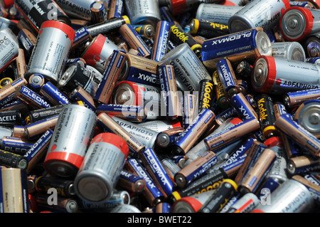 Gebrauchten Batterien an eine Bring in-Site für Mülltrennung. Stockfoto