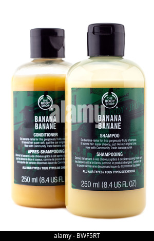 Zwei 250 ml Flaschen der Karosseriebau Banane Conditioner und Banane shampoo Stockfoto