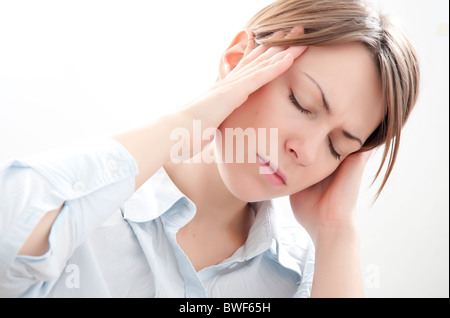 Frau mit Kopf in Händen Stockfoto