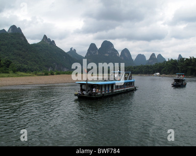 Li oder Lijiang-Fluss in der Nähe von GUILIN, Guanxi Provinz, CHINA. Stockfoto