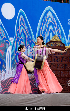 Tänzer bei einem Trommel-Festival, Seoul, Südkorea Stockfoto