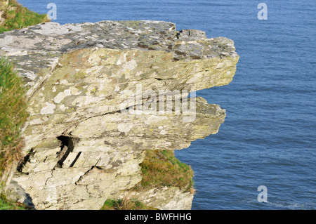 Devon Kalkfelsen Überhang auf der Castle Rock, Valley Of The Rocks, Exmoor, Devon Stockfoto