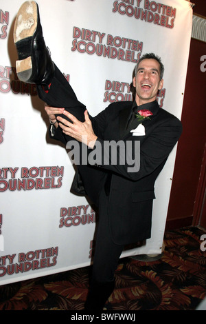 DIRTY ROTTEN SCOUNDRELS Opening Night Stockfoto