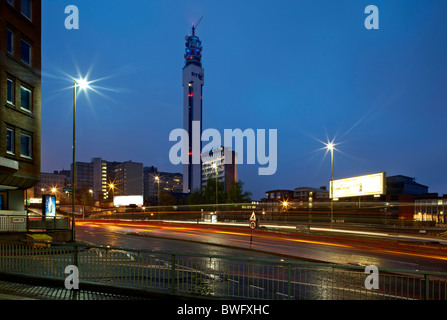 Der BT Tower in Birmingham im Bild in der Nacht Stockfoto