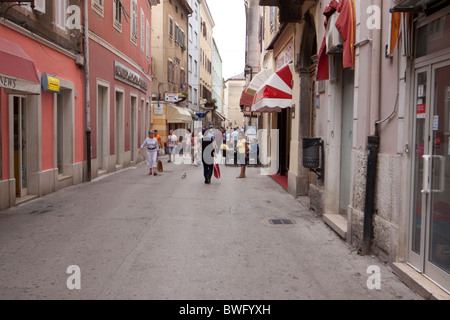 Shopper in Pula Kroatien Stockfoto