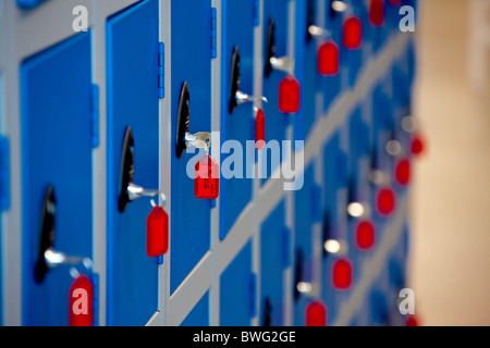 Bild der Schließfächer und Schlüssel in einen Umkleideraum. Stockfoto
