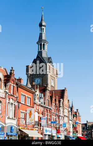 Rathaus und der Glockenturm von Bailleul, Frankreich Stockfoto