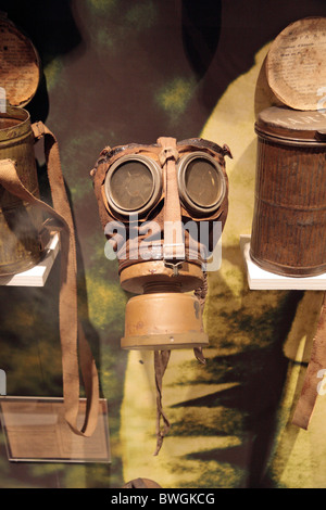 Nahaufnahme von Weltkrieg einer Gasmaske am Memorial Museum Passchendaele 1917, Zonnebeke, Belgien. Stockfoto