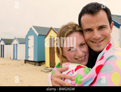 Porträt von glücklichen Paar am Strand Stockfoto