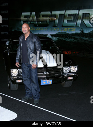 DWAYNE JOHNSON AKA ROCK schneller CBS filmt PREMIERE HOLLYWOOD LOS ANGELES Kalifornien USA 22. November 2010 Stockfoto