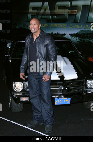 DWAYNE JOHNSON AKA ROCK schneller CBS filmt PREMIERE HOLLYWOOD LOS ANGELES Kalifornien USA 22. November 2010 Stockfoto