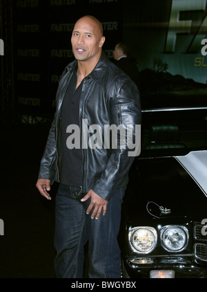 DWAYNE JOHNSON AKA ROCK schneller CBS filmt PREMIERE HOLLYWOOD LOS ANGELES Kalifornien USA 22. November 2010 Stockfoto